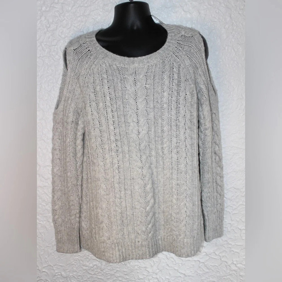 NWT Soft Surroundings Cozy Cold Shoulder Chunky Cable Knit Sweater Gray Medium - Picture 2 of 12